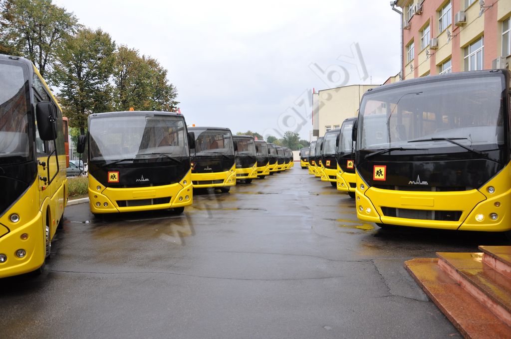 Новая партия «школьных» автобусов отправлена в регионы