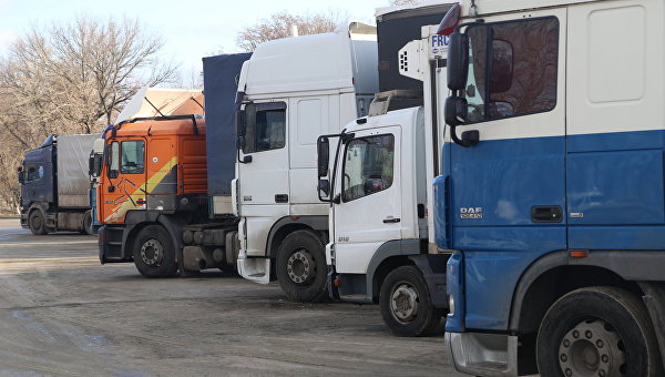 Грузовые перевозки между Россией и Украиной возобновятся 25 февраля
